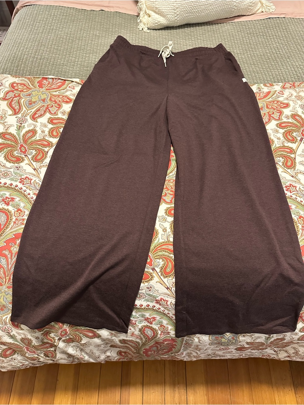 Vuori Wide Leg Sweatpants - Picture 3 of 3
